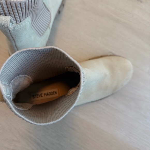 Steve Madden Chelsea Boot size 8 - Picture 4 of 7